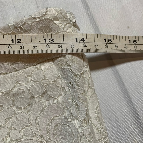 Express cream colored lace shorts. Size 4. - Picture 7 of 11